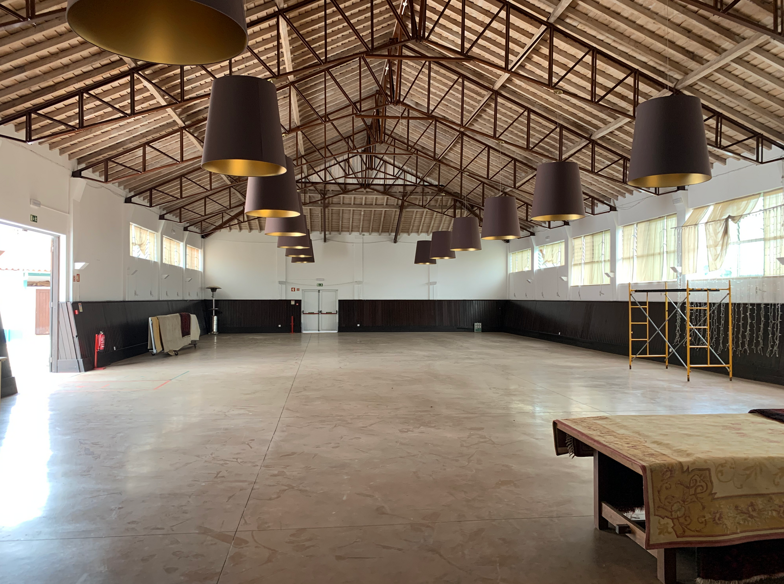 Picadeiro preparado para evento corporativo